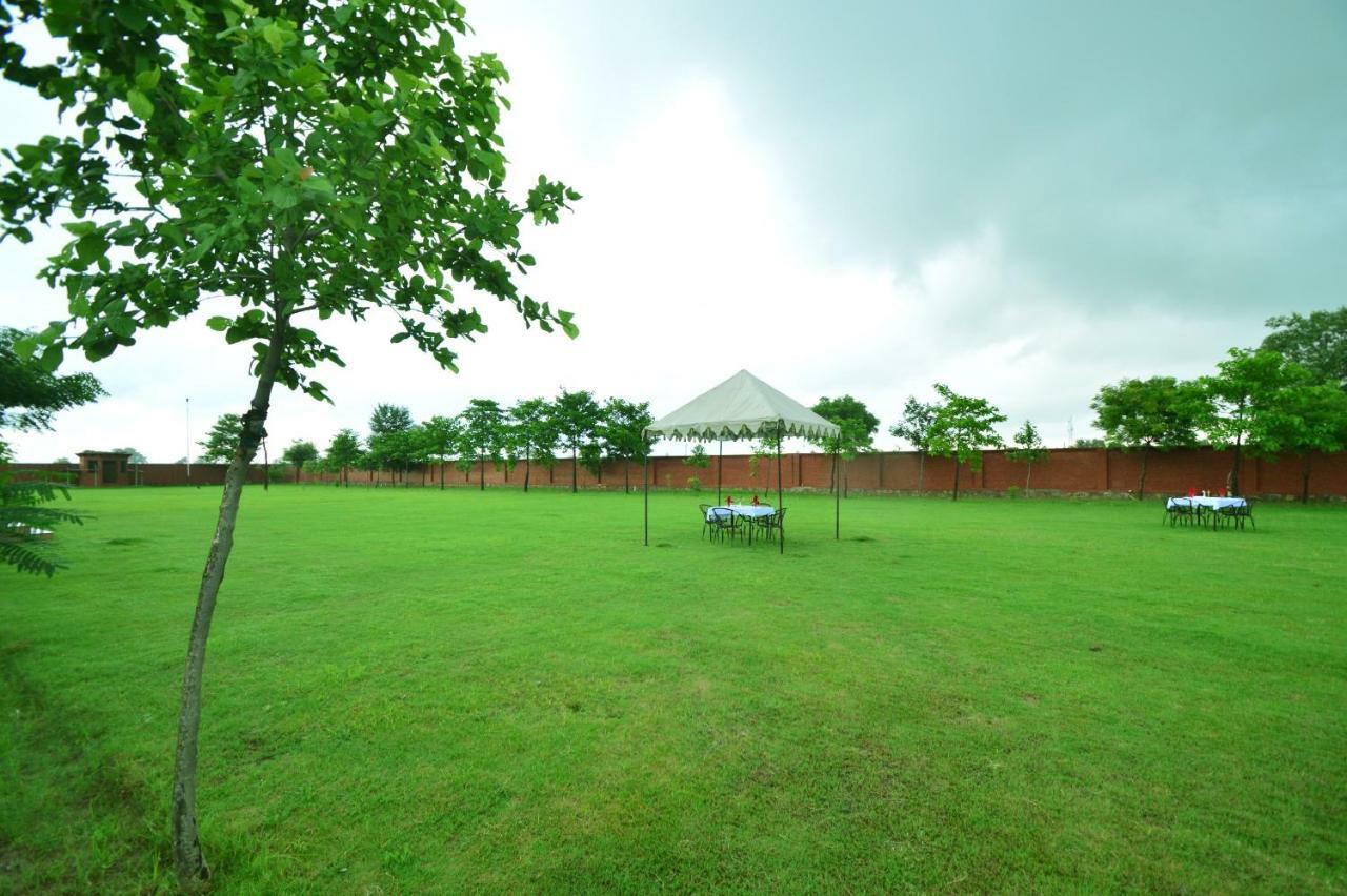 Aaram Baagh Resort & Spa Agra- By Pachar Group อัครา ภายนอก รูปภาพ